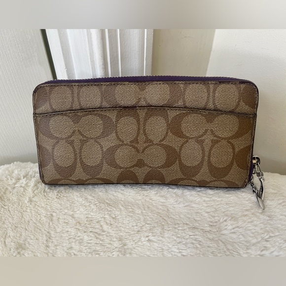 Coach long Wallet GUC - Picture 10 of 12